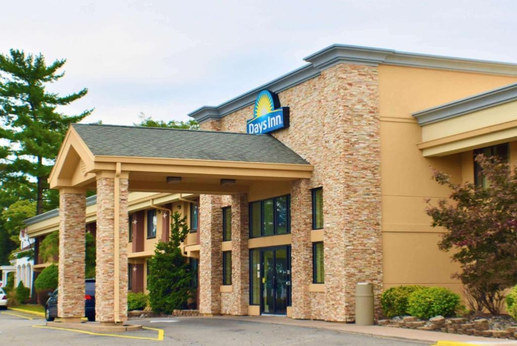 Days Inn by Wyndham Wayne Main image 1